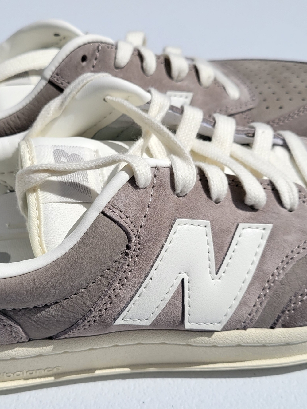 Mens Size 9 New Balance T500 sneakers in brown and white, brand new in box - Picture 12 of 16